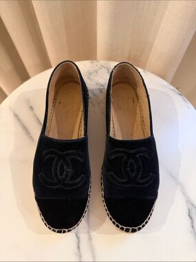 CHANEL Dark Navy/Black Velvet Espadrille Flats with CC Logo